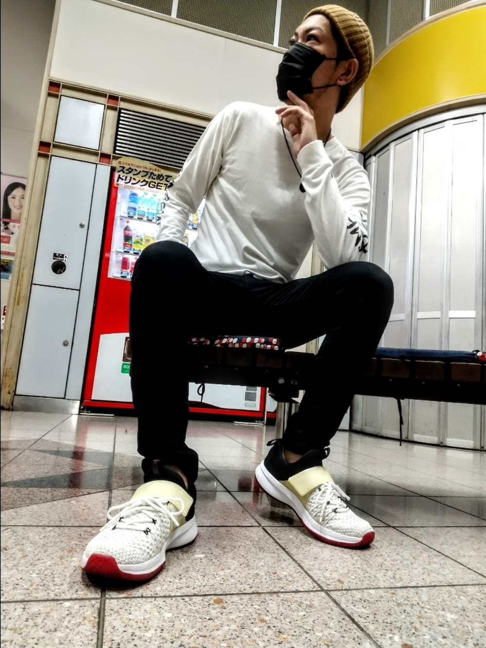 「Champion、supreme、ノースフェイス、ビーニー帽、ニット帽、ジョーダン、リドム黒スキニー、大人ストリート、タイトシルエット、白ロンT、ナツいコーデを全部見せ、蒼天の拳」｜「THE NORTH FACEのTHE NORTH FACE/ザ・ノースフェイス　Cappucho Lid カプッチョリッド（ユニセックス）  NN42035（ニットキャップ/ビーニー、ブラウン系）」を使った、hasshi(ハッシー)さん（メンズ・172cm）の夏コーディネートの3枚目の写真