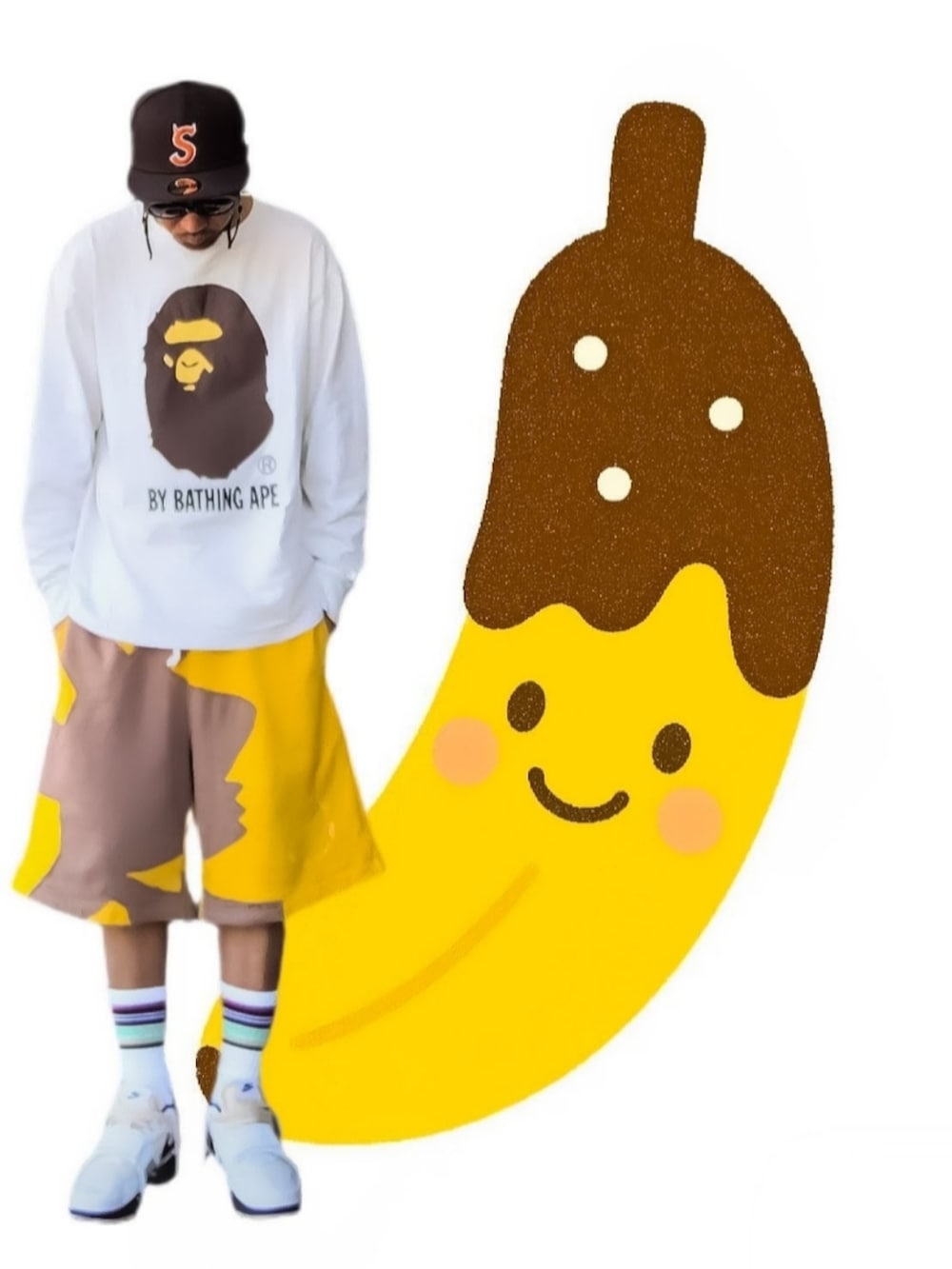 ホワイト系のTシャツ/カットソー、イエロー系のスウェットパンツ、ブラウン系のスニーカーを着用したメンズの春コーディネートの2枚目の写真