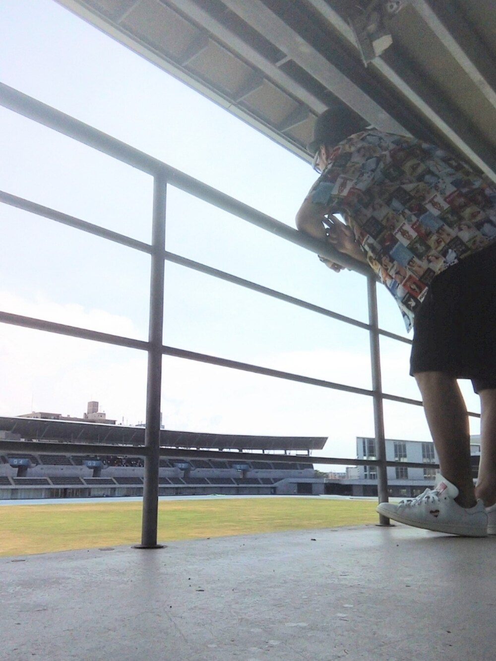 その他のTシャツ/カットソー、その他のシャツ/ブラウス、ブラック系のその他パンツを着用したメンズの夏コーディネートの3枚目の写真