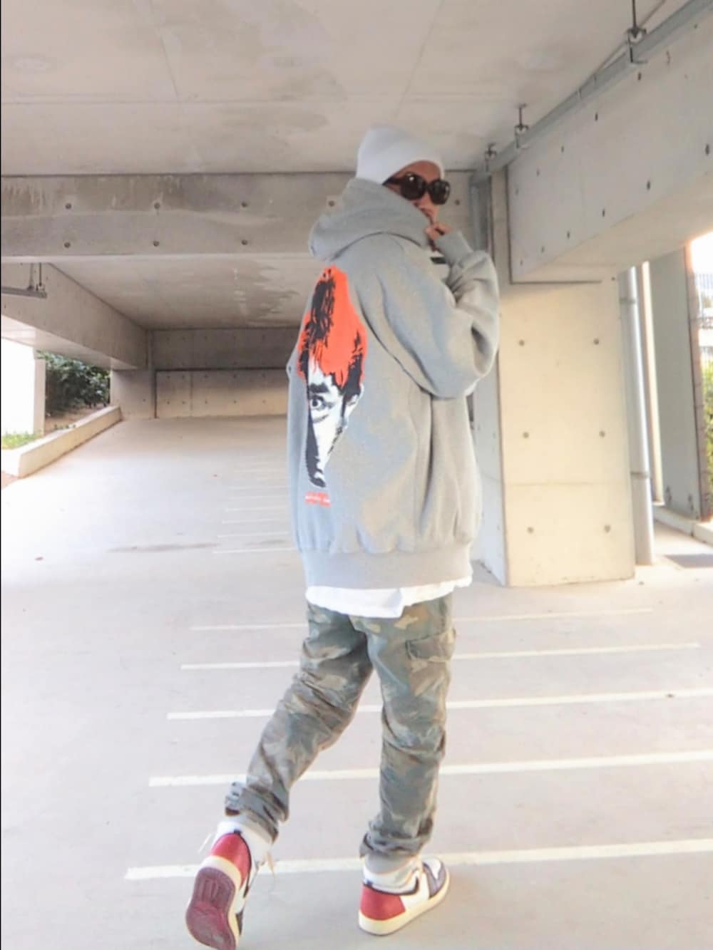 「ストリート、union、NIKE、Jordan、スニーカー、sapeur、浜ちゃん、supreme、ニット帽、element、カモ柄、レイヤード、冬コーデ」｜「Supreme のアイテム（ニットキャップ/ビーニー、ホワイト系）」を使った、hasshi(ハッシー)さん（メンズ・172cm）の冬コーディネートの2枚目の写真