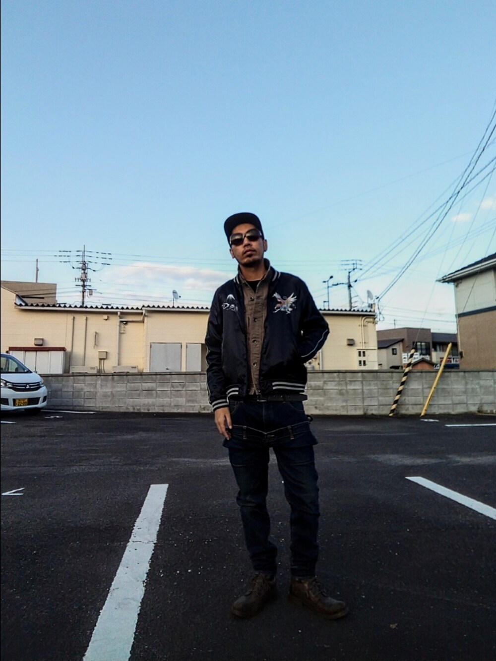 「VANS、ヴィンテージ、ナノユニバース、バレットノイズ、スカジャン、ダウンジャケット、デニム、ギミックパンツ、ブーツ、ファッションを楽しもう、お洒落さんとつながりたい」|「VANSのVANS スナップバックキャップ(キャップ、ブルー系)」を使った、hasshi(ハッシー)さん(メンズ・172cm)の秋コーディネートの2枚目の写真