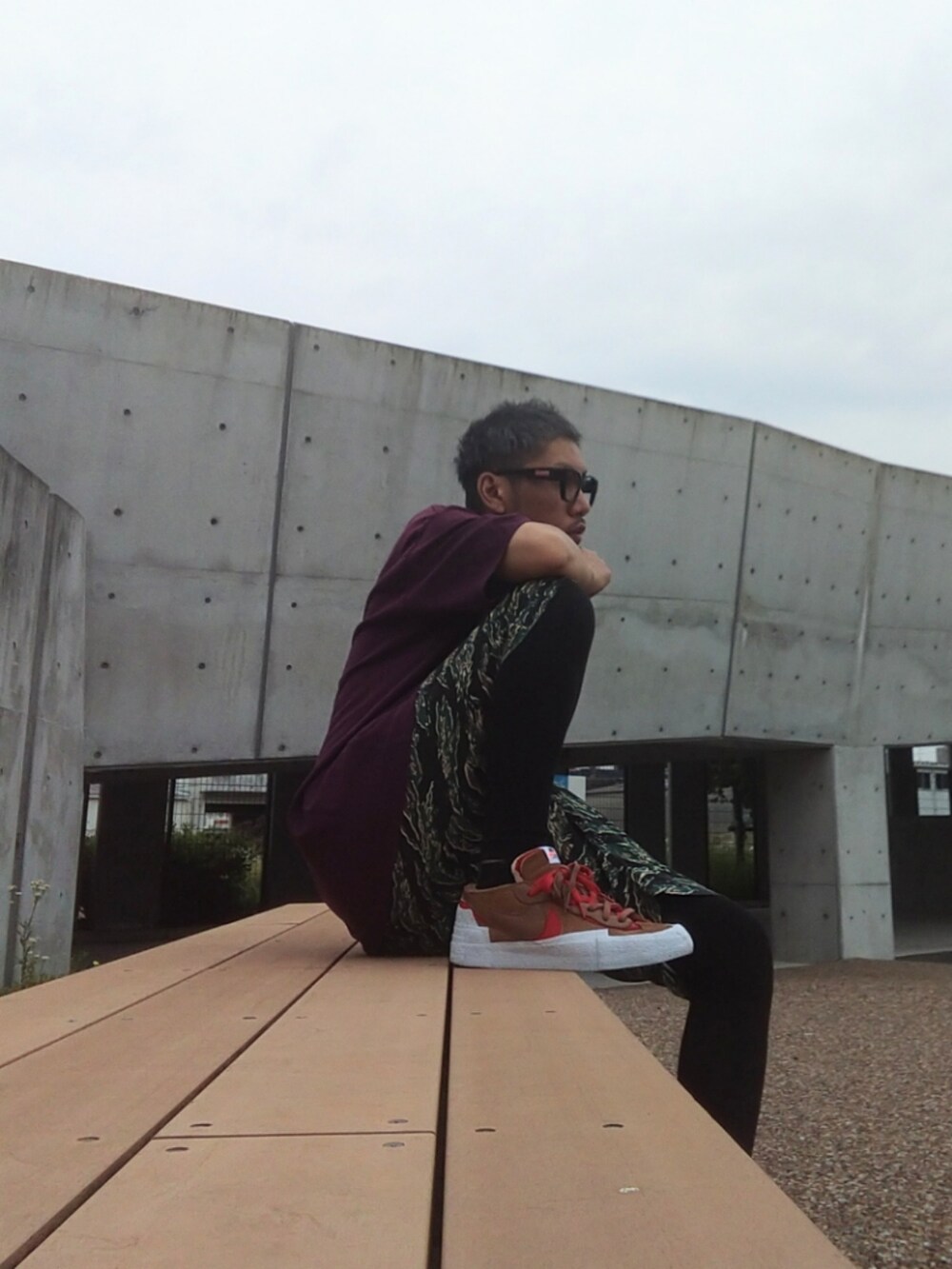 「GU、undercover、element、ハーフパンツ、タイガーカモ、レギンス、メガネ男子、チャイハネ、NIKE、sacai、NEW ERA、料理レシピ紹介」｜「GU×UNDERCOVERのアイテム（Tシャツ/カットソー、ブラウン系）」を使った、hasshi(ハッシー)さん（メンズ・172cm）の夏コーディネートの2枚目の写真