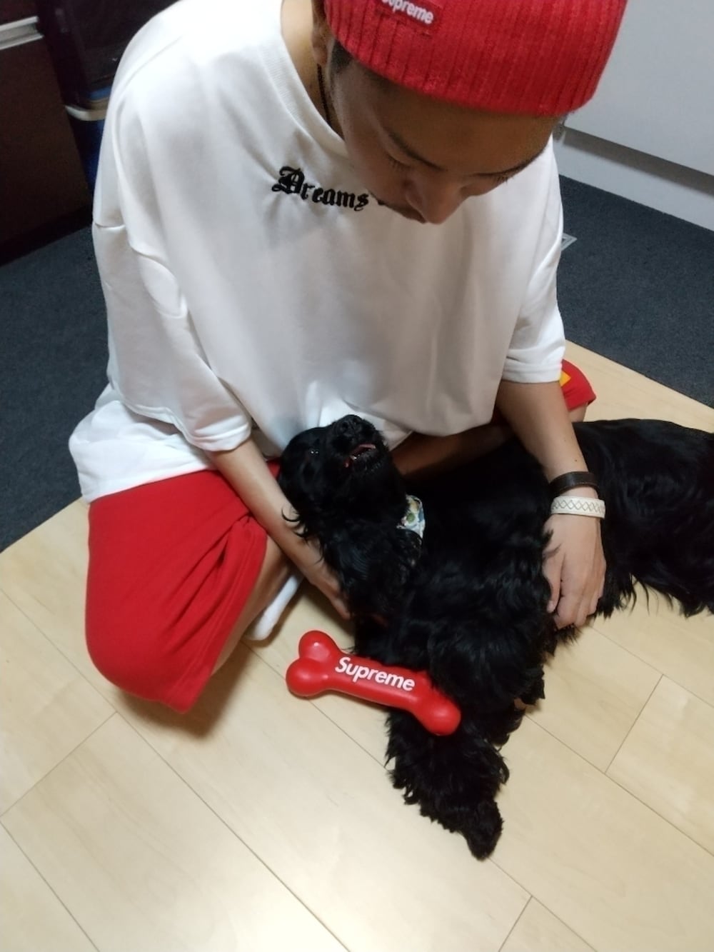 「ストリート、メガネ男子、NIKE、ターミネーター、赤パンツ、ハーフパンツ、Manfinity、element、supreme、赤白、47 BRAND、休日コーデ、ネックストラップ」｜「'47のアイテム（キャップ、ブラック系）」を使った、hasshi(ハッシー)さん（メンズ・172cm）の秋コーディネートの3枚目の写真