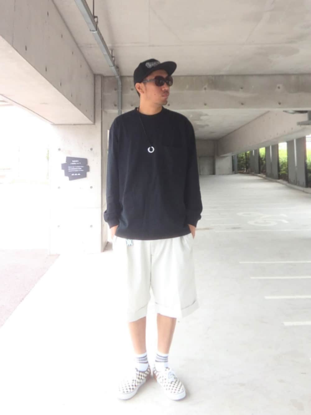 「スケータースタイル、Dickies、ラインソックス、supreme、NEW ERA、Diesel、UNIQLO、亀友、ジョジョの奇妙な冒険、モノトーン、シンプル、VANS、オーセンティック、チェッカーフラッグ、靴下オタク」｜「Supreme のSupreme Gonz Logo New Era® "Black"（キャップ、ブラック系）」を使った、hasshi(ハッシー)さん（骨格ナチュラル・メンズ・172cm）の夏コーディネートの2枚目の写真