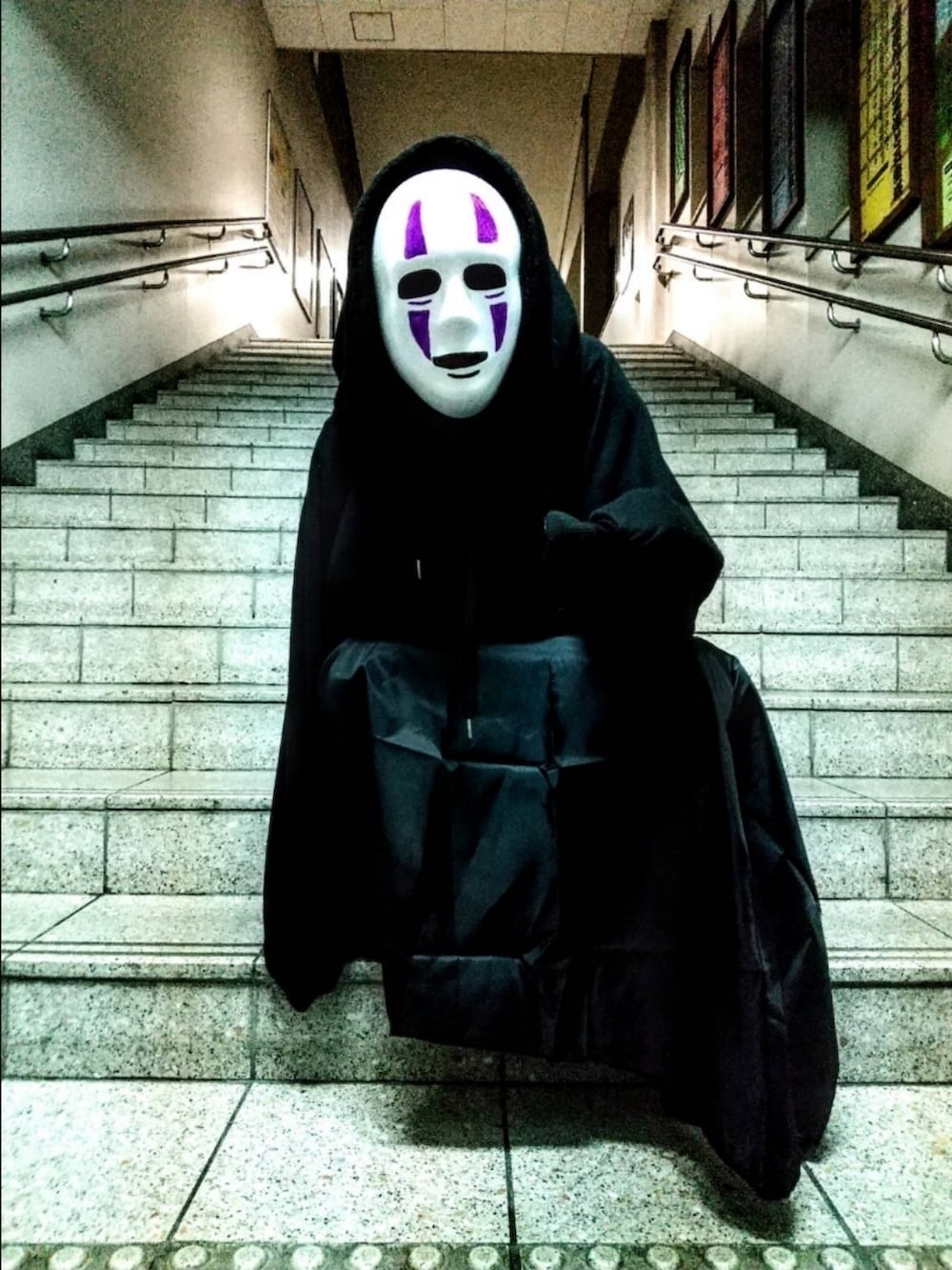 ホワイト系のマスク、その他のその他、その他のその他を着用したメンズの秋コーディネートの3枚目の写真