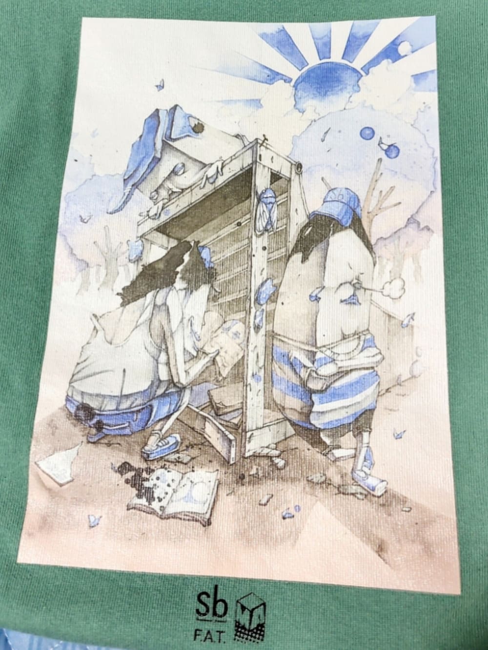 グリーン系のTシャツ/カットソー、グリーン系のその他パンツ、ブルー系のスニーカーを着用したメンズの夏コーディネートの2枚目の写真