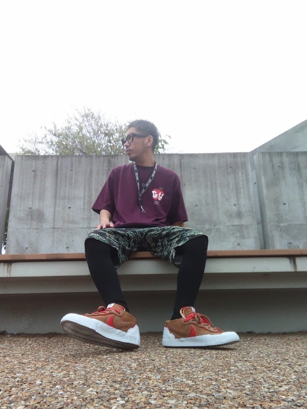 「GU、undercover、element、ハーフパンツ、タイガーカモ、レギンス、メガネ男子、チャイハネ、NIKE、sacai、NEW ERA、料理レシピ紹介」｜「GU×UNDERCOVERのアイテム（Tシャツ/カットソー、ブラウン系）」を使った、hasshi(ハッシー)さん（メンズ・172cm）の夏コーディネートの3枚目の写真