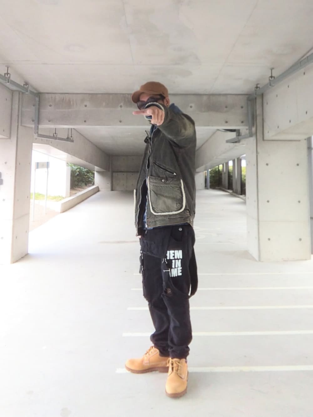 「ワーク、ストリート、デニムジャケット、ボアジャケット、真冬のあったかスタイル、オーバーオール、デニムパーカー、Timberland、NEW ERA、ワークキャップ、デニ祭り、scanner、着回しコーデ、デニデニ、デニデニ廻戦」|「SCANNERのアイテム(デニムジャケット、ブラック系)」を使った、hasshi(ハッシー)さん(メンズ・172cm)の冬コーディネートの2枚目の写真