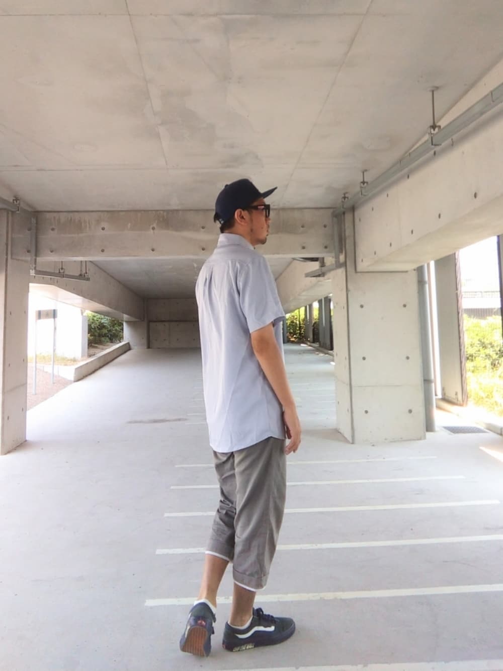 「スケーター、ストリート、大人カジュアル、shein、シャツスタイル、クロップドパンツ、レアセル、VANS、NIXON、メガネ男子、シンプル」|「VANSのVANS スナップバックキャップ(キャップ、ブルー系)」を使った、hasshi(ハッシー)さん(メンズ・172cm)の夏コーディネートの2枚目の写真
