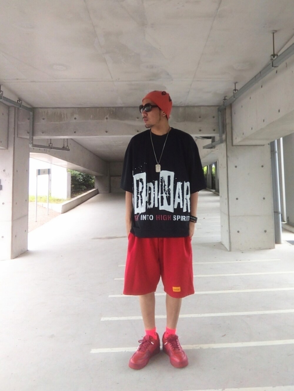 「ストリート、赤、オレンジ、AG、ハーフパンツ、ワレラチテイジン、NEW ERA、NIKE、エアフォースワン、ロゴT、靴下オタク」|「AGのアイテム(ニットキャップ/ビーニー、オレンジ系)」を使った、hasshi(ハッシー)さん(メンズ・172cm)の夏コーディネートの2枚目の写真