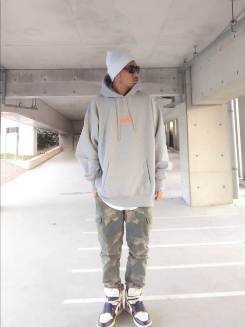 「ストリート、union、NIKE、Jordan、スニーカー、sapeur、浜ちゃん、supreme、ニット帽、element、カモ柄、レイヤード、冬コーデ」｜「Supreme のアイテム（ニットキャップ/ビーニー、ホワイト系）」を使った、hasshi(ハッシー)さん（メンズ・172cm）の冬コーディネートの3枚目の写真
