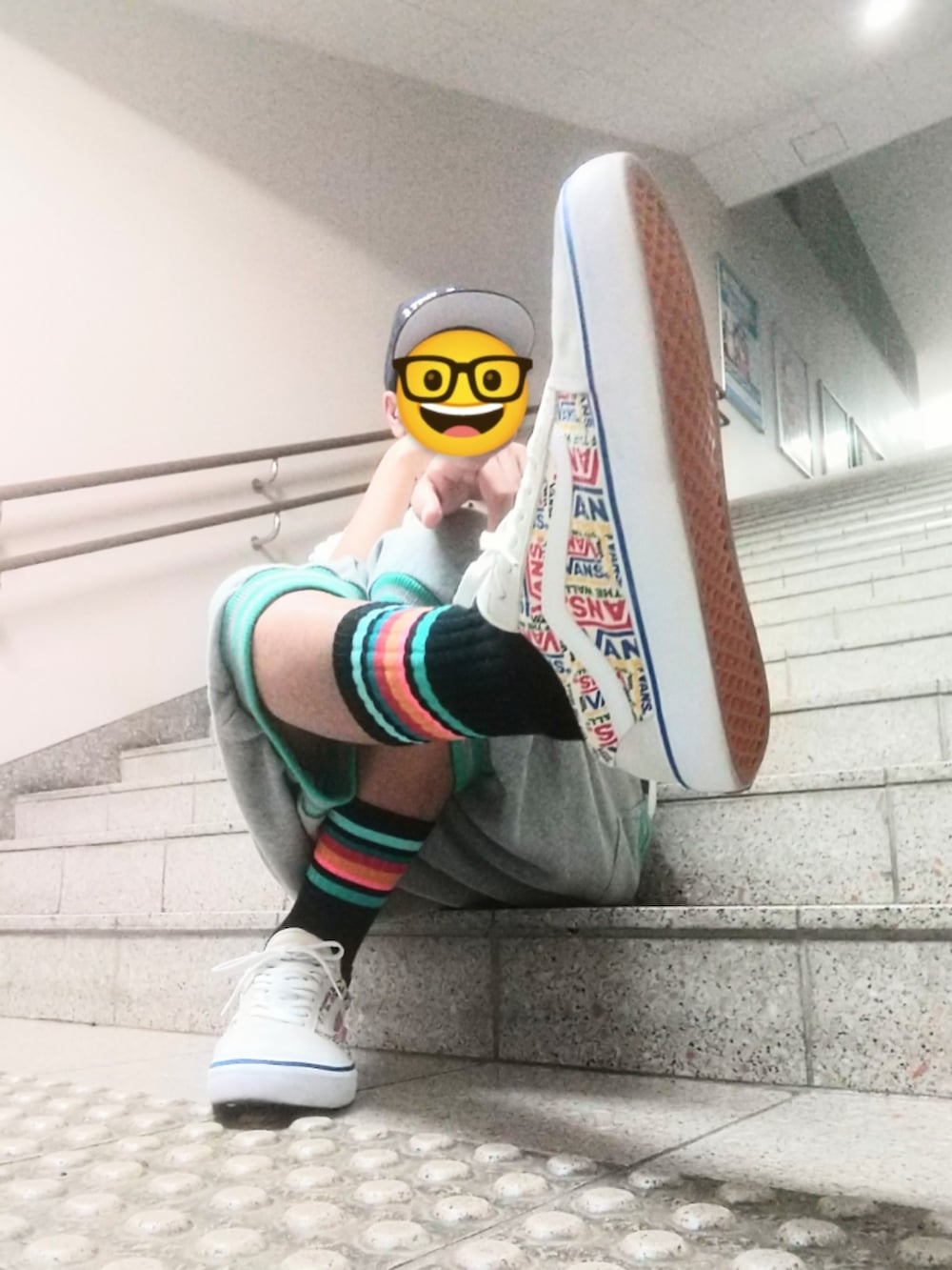 「ストリート、FRAPBOIS、ハーフパンツ、VANS、sapeur、NEW ERA、ファミマ靴下」｜「NEW ERAのアイテム（キャップ、ブルー系）」を使った、hasshi(ハッシー)さん（メンズ・172cm）の秋コーディネートの3枚目の写真