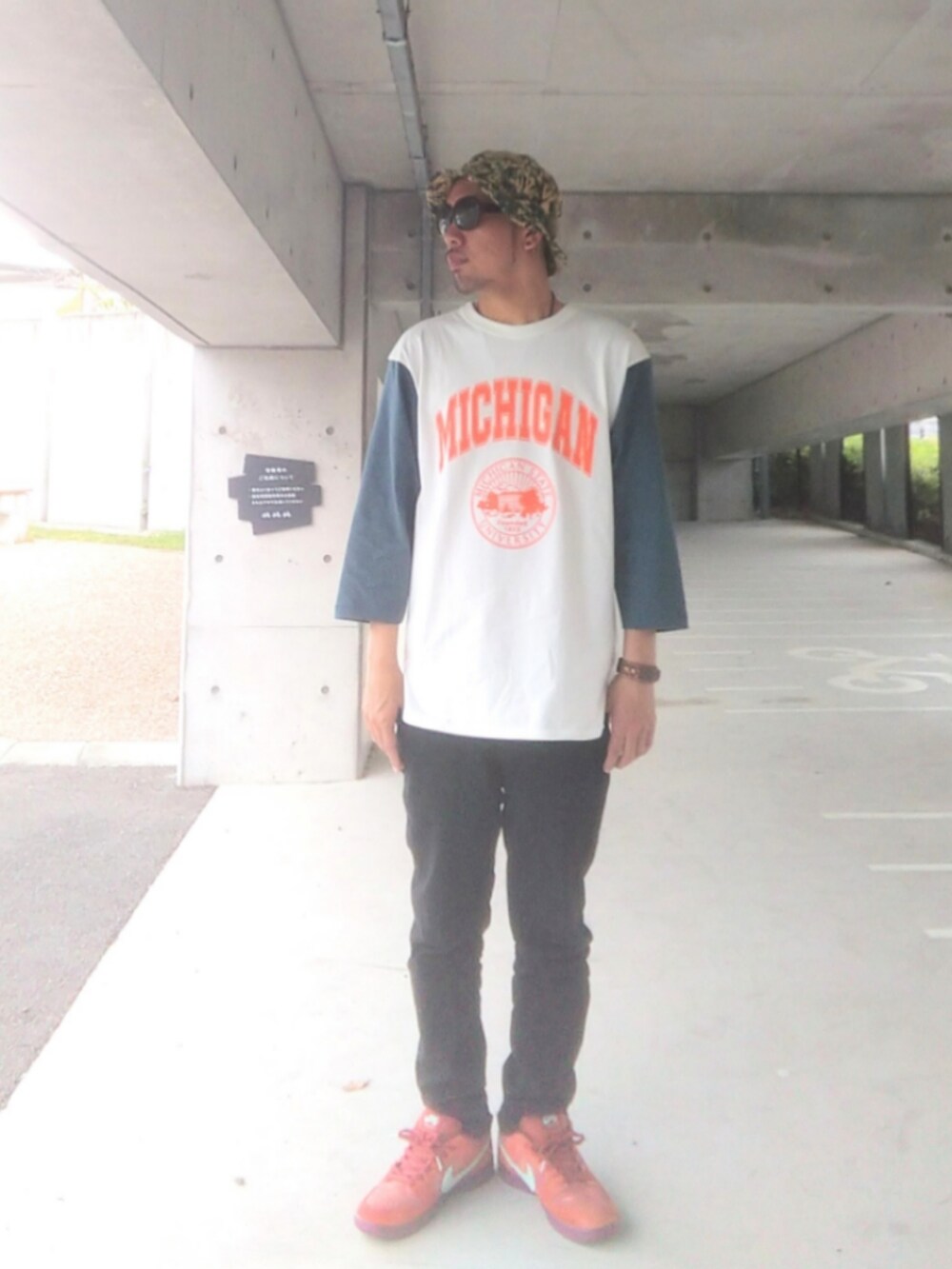 「ストリート、ラグランTシャツ、ブレスレット、united arrows、NIKE、dunk、LEFLAH、バケットハット、最近のいい感じコーデ、オレンジ、春コーデ、カモフラ」｜「LEFLAHのジャングルカモの柄の中にセクシーな女性が隠れてます✨（ハット、その他）」を使った、hasshi(ハッシー)さん（メンズ・172cm）の春コーディネートの3枚目の写真