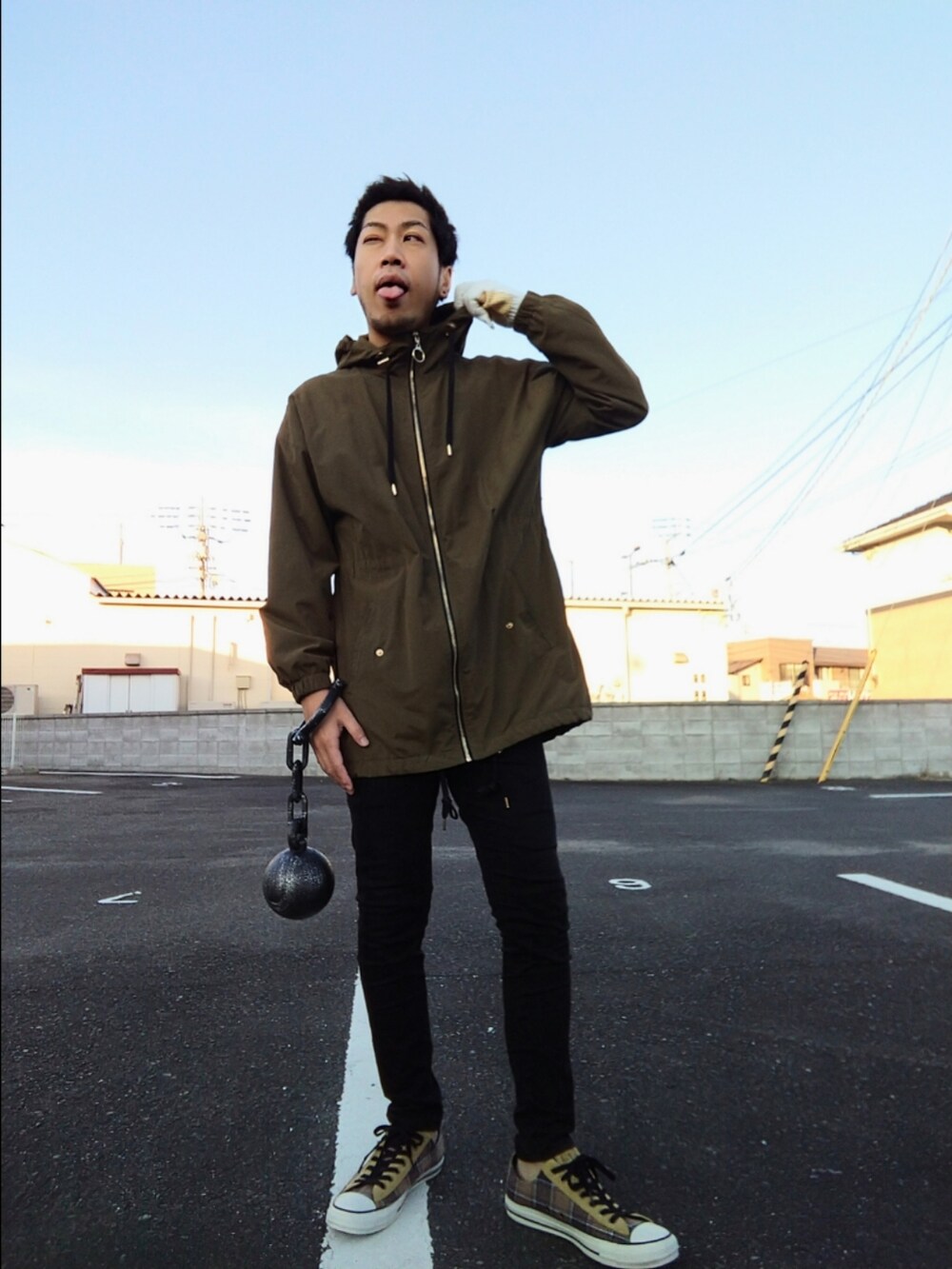 「カイジ、フォーエバー21、モッズコート、軍手、鉄球、リドム、黒スキニー、converse、オールスター、ミリタリー、マガジンフェス」｜「FOREVER 21のアイテム（ミリタリージャケット、グリーン系）」を使った、hasshi(ハッシー)さん（メンズ・172cm）の冬コーディネートの3枚目の写真