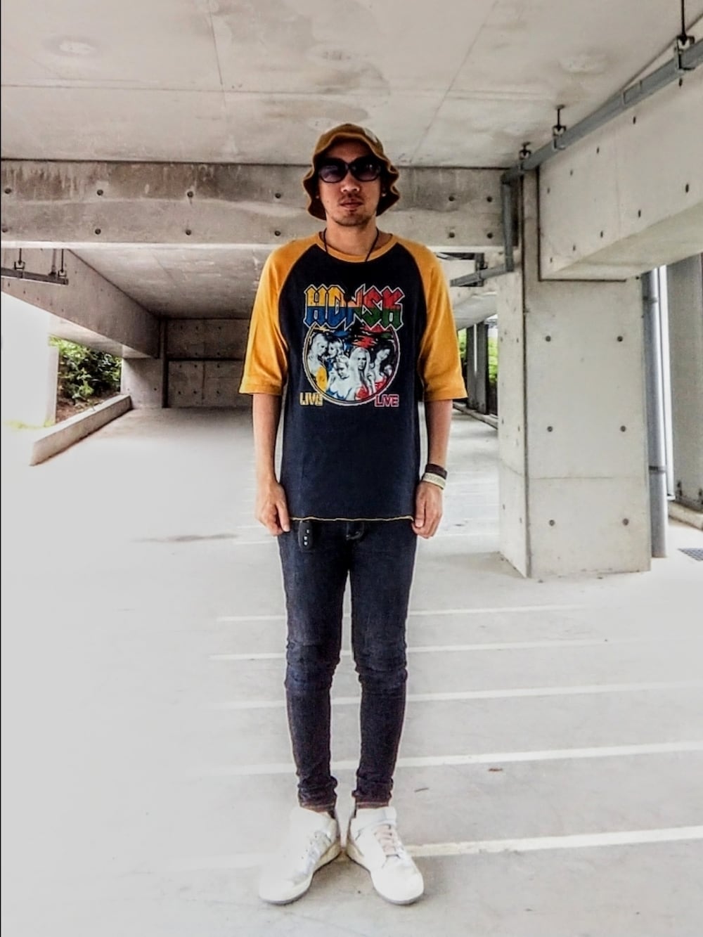 「ハイドアンドシーク、430、ラグランTシャツ、GARNI、リドム、スキニーデニム、adidas、リクチュール、アトモス、春コーデ、AC/DC」|「HIDE AND SEEKのアイテム(Tシャツ/カットソー、その他)」を使った、hasshi(ハッシー)さん(メンズ・172cm)の春コーディネートの2枚目の写真