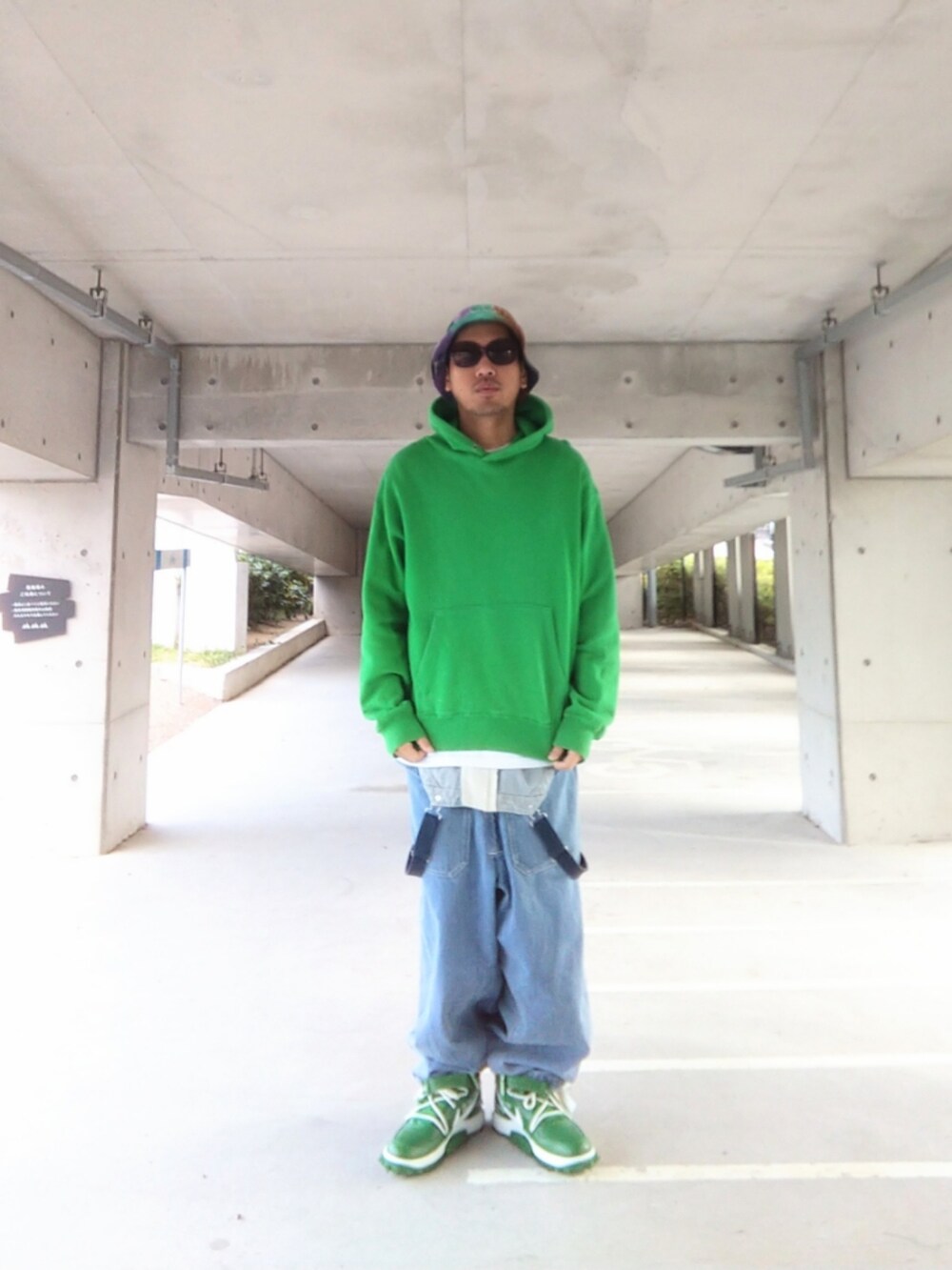 「クリスマスストリート、緑、仲良しコーデ、ストリート、クリスマスに着たい服、OFF-WHITE、ニコアンド、CROSS STITCH、40s&shorties、コラボ」｜「ケンさん✨のアイテム（その他、その他）」を使った、hasshi(ハッシー)さん（メンズ・172cm）の冬コーディネートの5枚目の写真