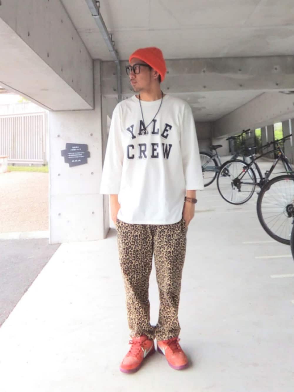 「ストリート、SPINNS、CROSS STITCH、カレッジロゴ、七分袖、WEGO、ビーニー、NIKE、dunk、Diesel、ネックレス、ブレスレット、メガネ男子、レオパード、シェフパンツ」｜「WEGOのアイテム（ニットキャップ/ビーニー、オレンジ系）」を使った、hasshi(ハッシー)さん（骨格ナチュラル・メンズ・172cm）の春コーディネートの2枚目の写真