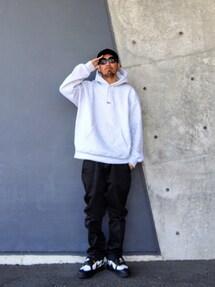 Supreme のパーカーを使った「大人ストリート」の人気ファッション