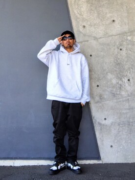 Supreme のパーカーを使った「大人ストリート」の人気ファッション