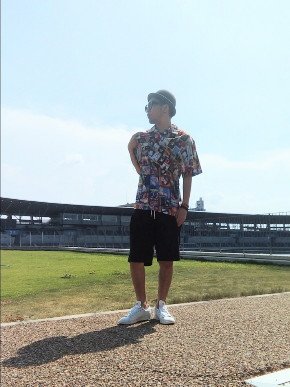 その他のTシャツ/カットソー、その他のシャツ/ブラウス、ブラック系のその他パンツを着用したメンズの夏コーディネートの2枚目の写真