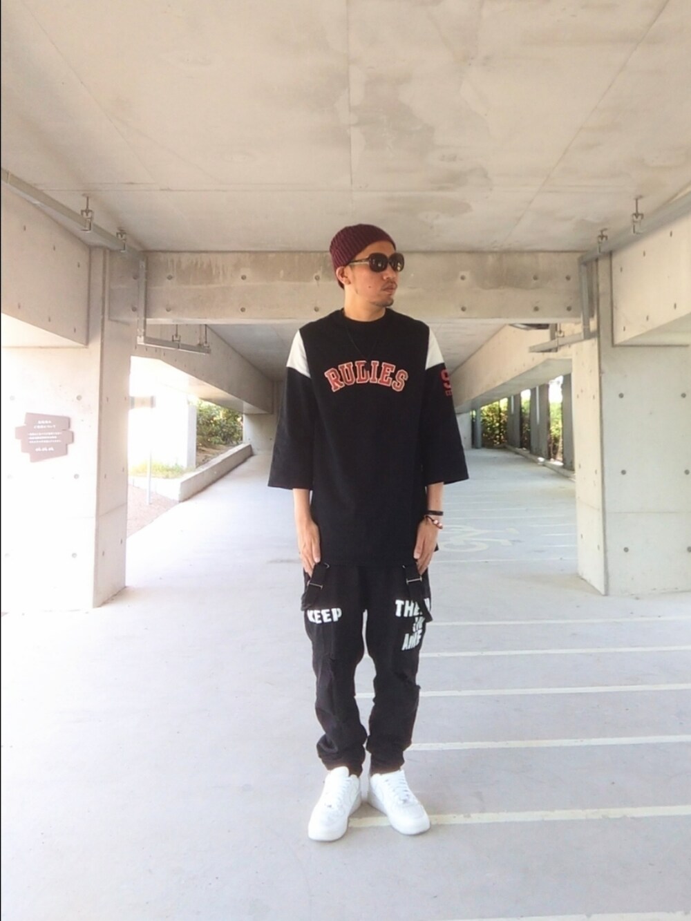 「bmx、ストリート、モトクロスシャツ、夏コーデ、RUDIES、サロペット、オーバーオール、NIKE、ニット帽、サングラス、evae mob、ラフコーデ、イスラムワッチ」|「RUDIESのアイテム(Tシャツ/カットソー、ブラック系)」を使った、hasshi(ハッシー)さん(メンズ・172cm)の夏コーディネートの2枚目の写真