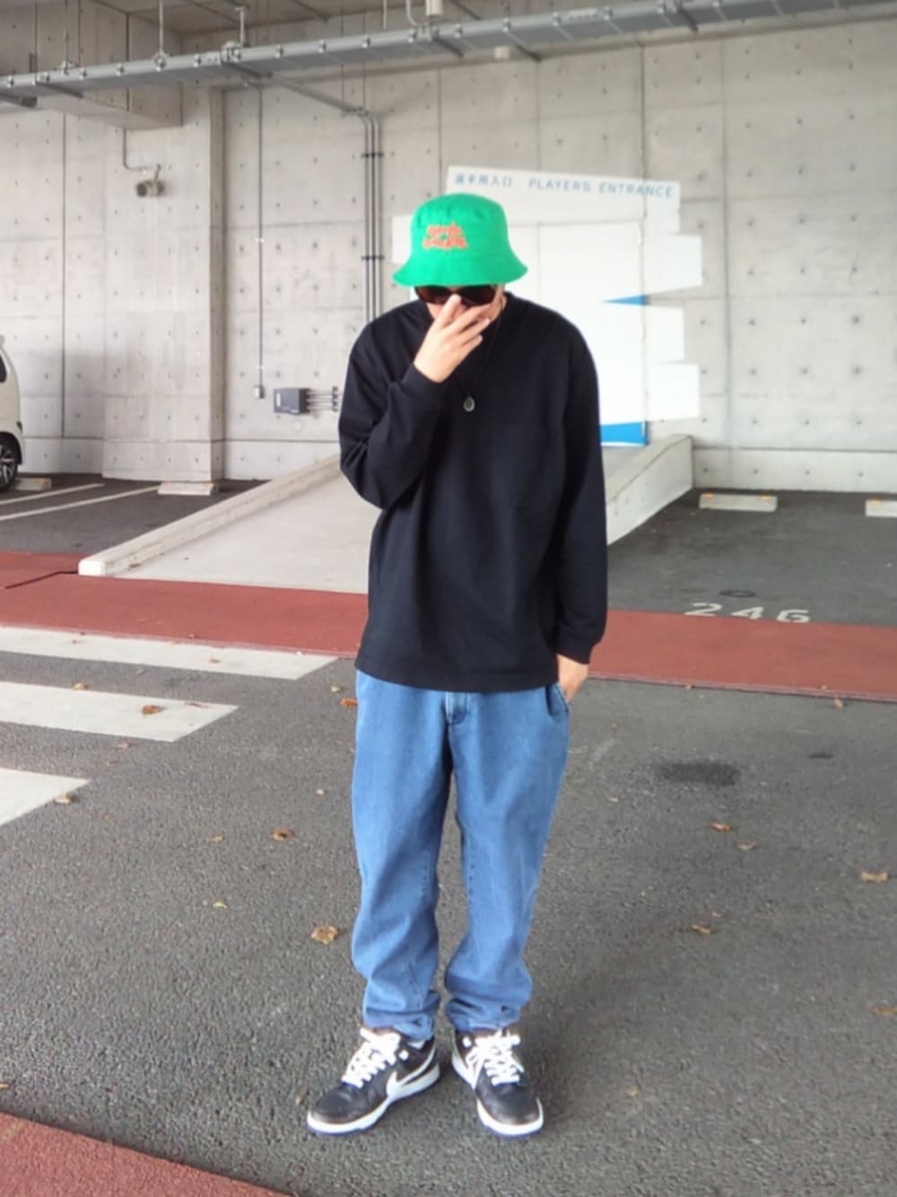 「GVAIAL GARAGE、バケハ、UNIQLO、GU、NIKE、dunk、ストリート、スチャダラパー、春めき満開コーデ、プチプラ、シンプル、緑、バルーンパンツ」｜「GVAIAL GARAGEのアイテム（ハット、グリーン系）」を使った、hasshi(ハッシー)さん（メンズ・172cm）の春コーディネートの3枚目の写真