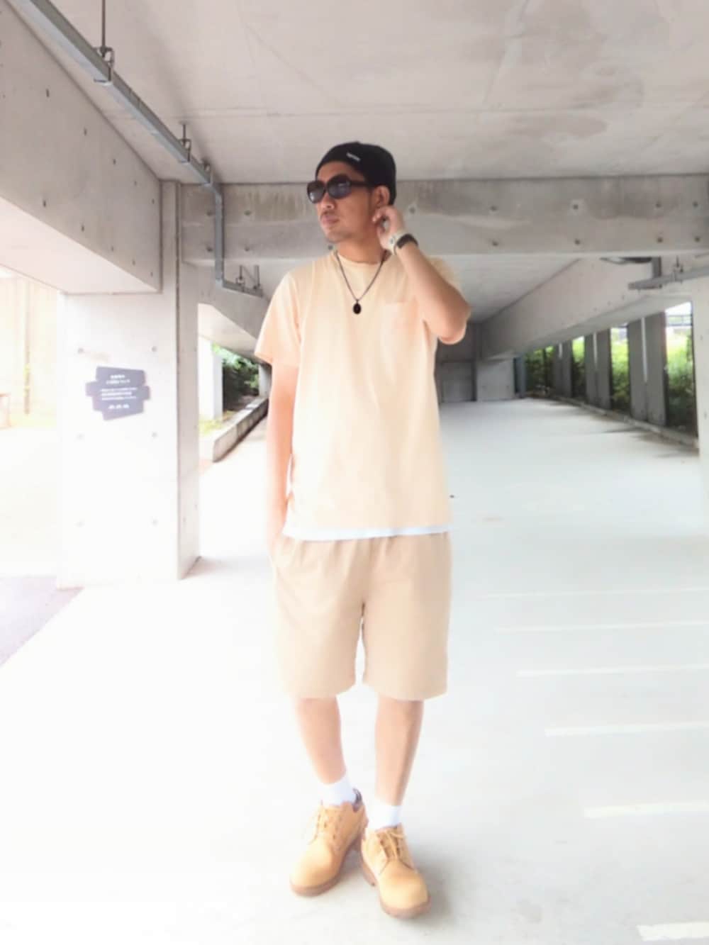 「ストリート、レイヤードスタイル、supreme、NEW ERA、WEGO、ホワイトソックス、Timberland、back number、ノーカラージャケット、ベージュ、淡色コーデ、ニット帽、サングラス、ハーフパンツ」｜「Supreme のSupreme New Era Script Beanie Black(FW18)（ニットキャップ/ビーニー、ブラック系）」を使った、hasshi(ハッシー)さん（骨格ナチュラル・メンズ・172cm）の夏コーディネートの4枚目の写真