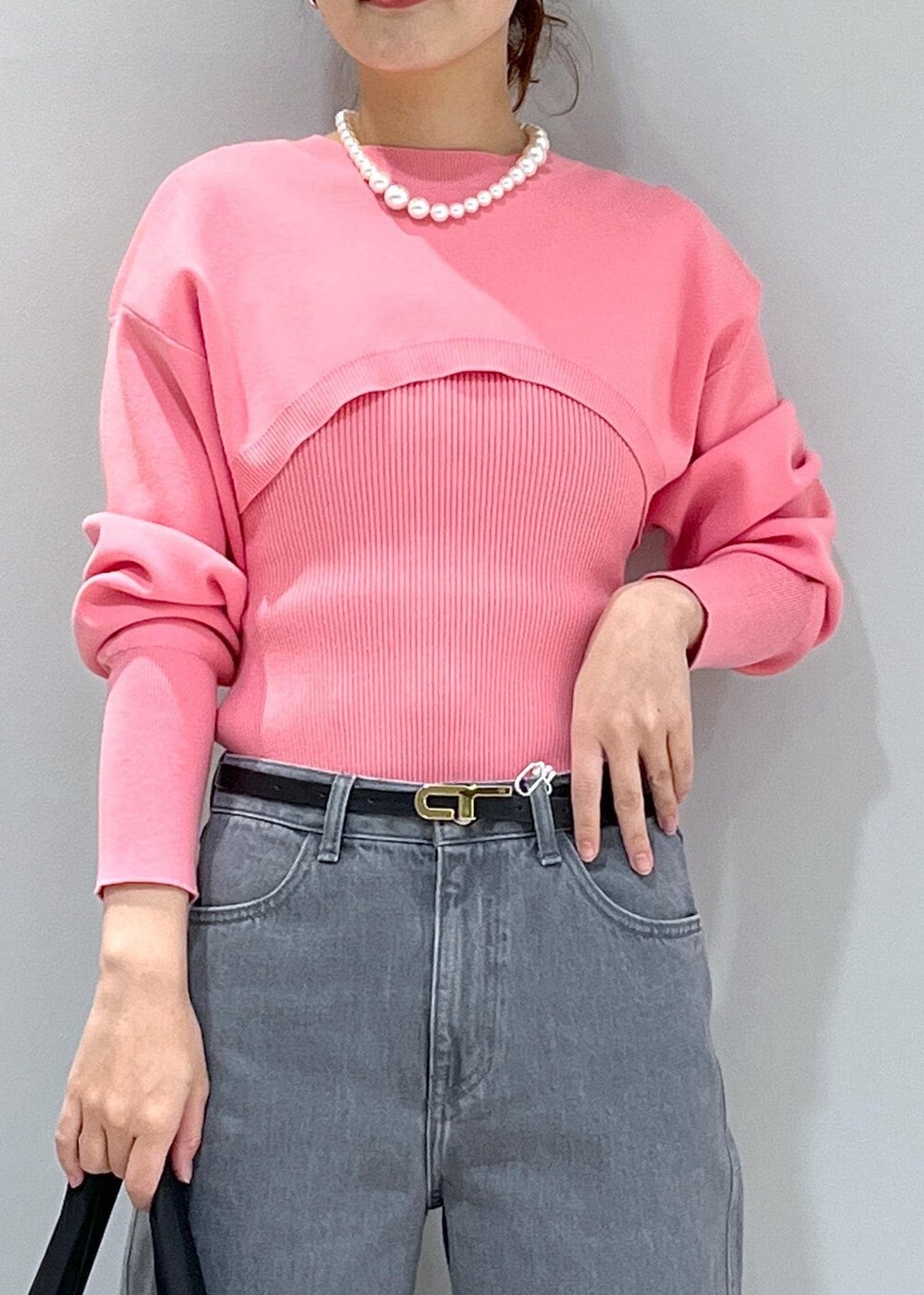 「アダムエロペ、アダムエロペ24SS、アダムエロペ春の新作、新作アイテム、春の新作、24SS、ピンク、セットアイテム、タンクトップ、短丈トップス、レイヤードスタイル、デニム、アモーメント、AMOMENTO、グレー」｜「ADAM ET ROPE'のドロスト軽量マルチトート(撥水)（トートバッグ、ブラック系）」を使った、muta0629さん（レディース・163cm）の冬コーディネートの4枚目の写真