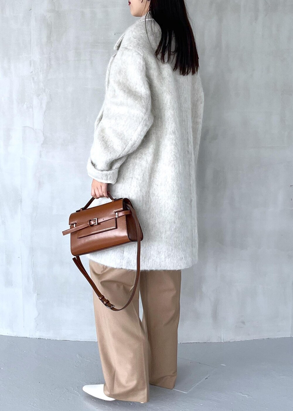 「アダムエロペ、24aw、24秋冬、24冬の新作アイテム、adametrope、ピンク、ニット、シアーニット、ブーツ、ショートブーツ、冬コーデ、女子会コーデ、パンツスタイル、体型カバー、ADAM ET ROPÉ」|「ADAM ET ROPE'のミニスカートレイヤードスラックス(スラックス、ベージュ系)」を使った、muta0629さん(レディース・163cm)の秋コーディネートの3枚目の写真