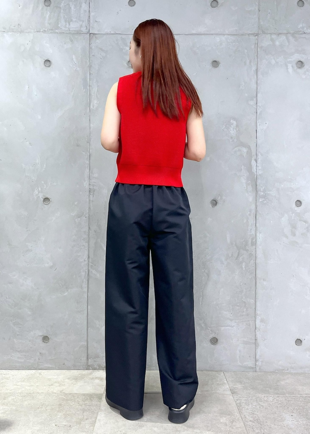 「ベスト、ジレ、赤色、ゴールド、スラックス、黒色、ベアトップ、カップ付き、クロップド丈、アダムエロペ、アダムエロペ24aw、24aw秋の新作、秋の新作、アダムエロペ秋の新作、レッド」|「ADAM ET ROPE'のバンドゥー(チューブトップ、ブラック系)」を使った、muta0629さん(レディース・163cm)の夏コーディネートの3枚目の写真