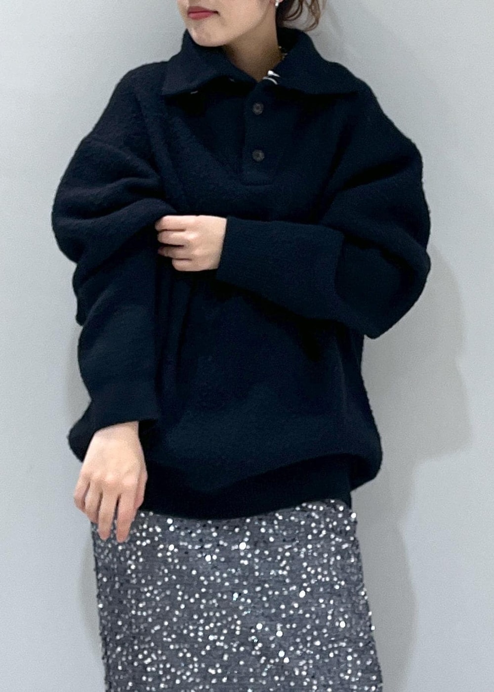 「バッグ、ハート、ハート型、ハートデザイン、小さめバッグ、レイヴ、RAIVE、スパンコール、ラメ、ブルー、シルバー、オーバーシルエット、ロング丈、ロングブーツ、SNaPMeAward23w」｜「ADAM ET ROPE'のナロースクエアトゥロングブーツ（ブーツ、シルバー系）」を使った、muta0629さん（レディース・163cm）の冬コーディネートの4枚目の写真
