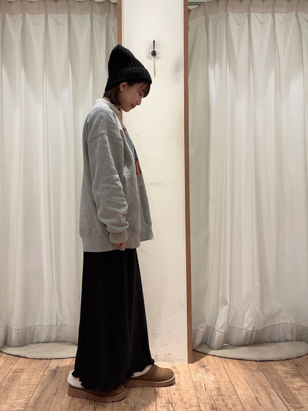 「ehka sopoのヴィンテージ加工プリントスウェット (裏起毛)（Tシャツ/カットソー、グレー系）」を使った、akaneさん（レディース・152cm）の冬コーディネートの2枚目の写真
