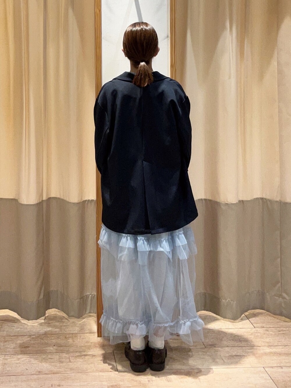 「ehka sopoのチュールフリルティアードスカート（スカート、ブルー系）」を使った、akaneさん（レディース・152cm）の春コーディネートの2枚目の写真