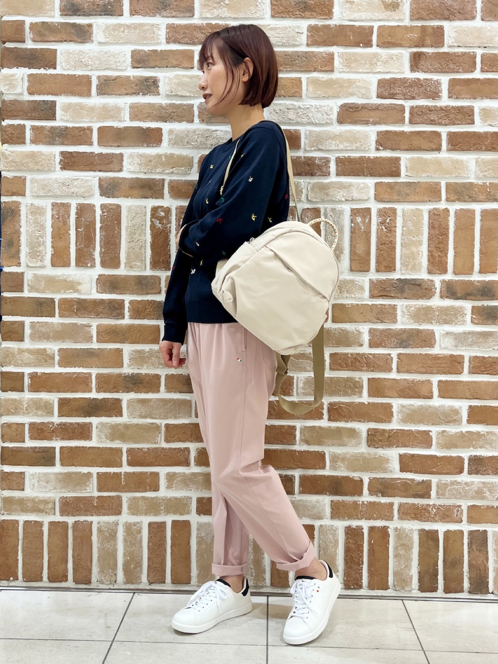 「春色、春服コーデ、オトナ女子、春先取り、楽チンコーデ、ラフコーデ、大人かわいい、きれいめコーディネート、レディースファッション、ピンクコーデ、着回しコーデ、休日スタイル、アーノルドパーマー、Arnold Palmer」｜「Arnold Palmerのテック ストレッチ シェア パンツ（その他パンツ、ピンク系）」を使った、アーノルドパーマー@リバーウォーク北九州さん（レディース・162cm）の冬コーディネートの3枚目の写真