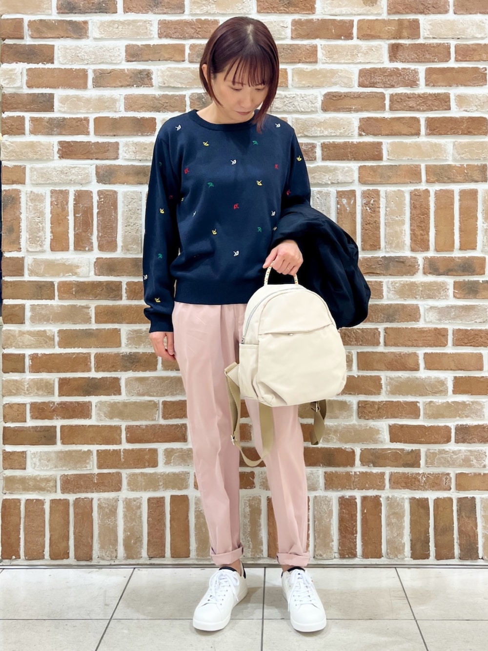 「春色、春服コーデ、オトナ女子、春先取り、楽チンコーデ、ラフコーデ、大人かわいい、きれいめコーディネート、レディースファッション、ピンクコーデ、着回しコーデ、休日スタイル、アーノルドパーマー、Arnold Palmer」｜「Arnold Palmerのテック ストレッチ シェア パンツ（その他パンツ、ピンク系）」を使った、アーノルドパーマー@リバーウォーク北九州さん（レディース・162cm）の冬コーディネートの2枚目の写真