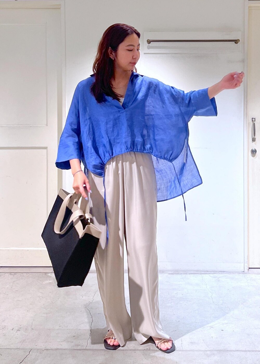 EBATAさんの「ジャガード2WAY配色トート（SALON adam et rope'）」を使ったコーディネートの3枚目の写真