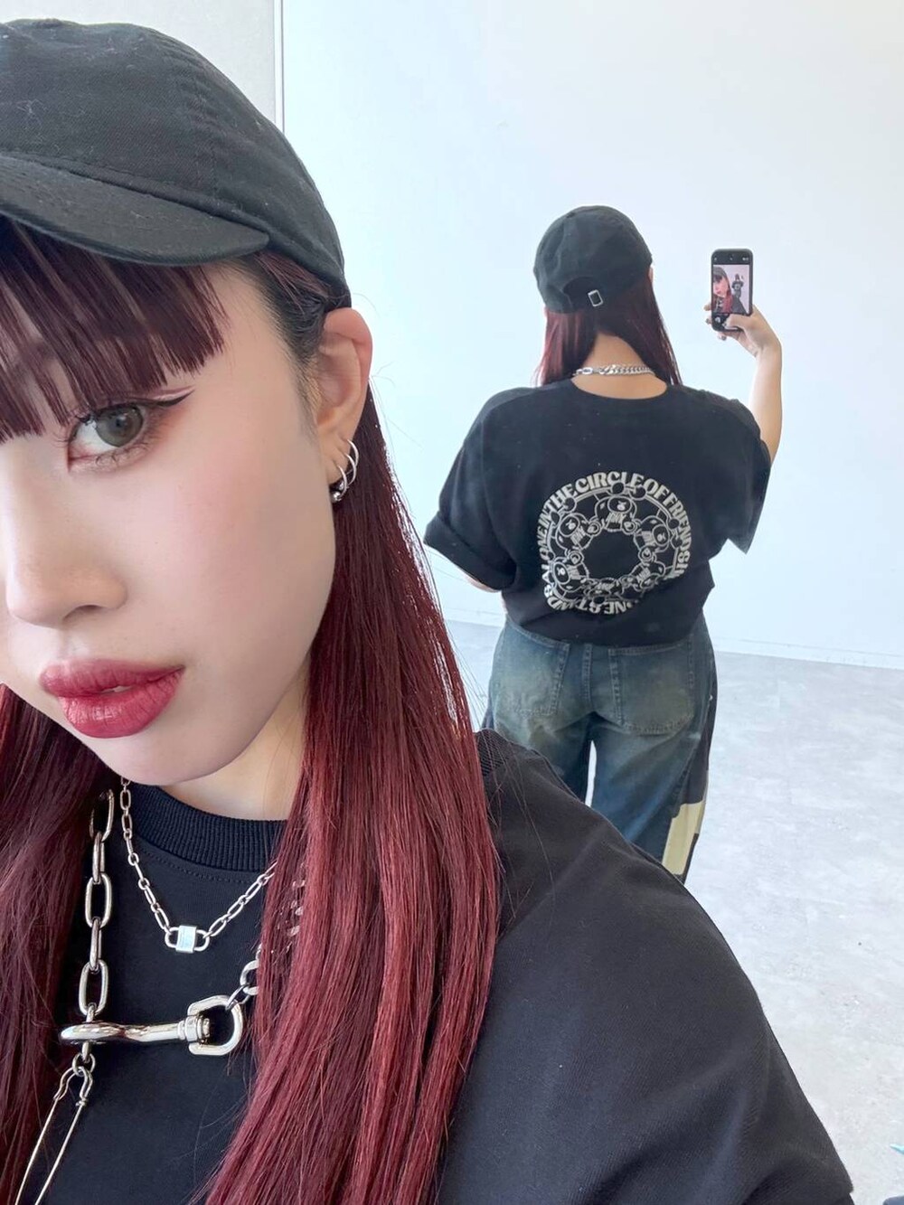 「モード、ストリート、きれいめ、カジュアル、ネックレス、骨格ストレート_PAGEBOY、ブルベ冬_PAGEBOY、Tシャツ、ベルト、デニムパンツ、キャップ」｜「PAGEBOYの【Anui】GRMベアーチャーム（キーホルダー、ブラック系）」を使った、りりりさん（レディース・157cm）の春コーディネートの2枚目の写真