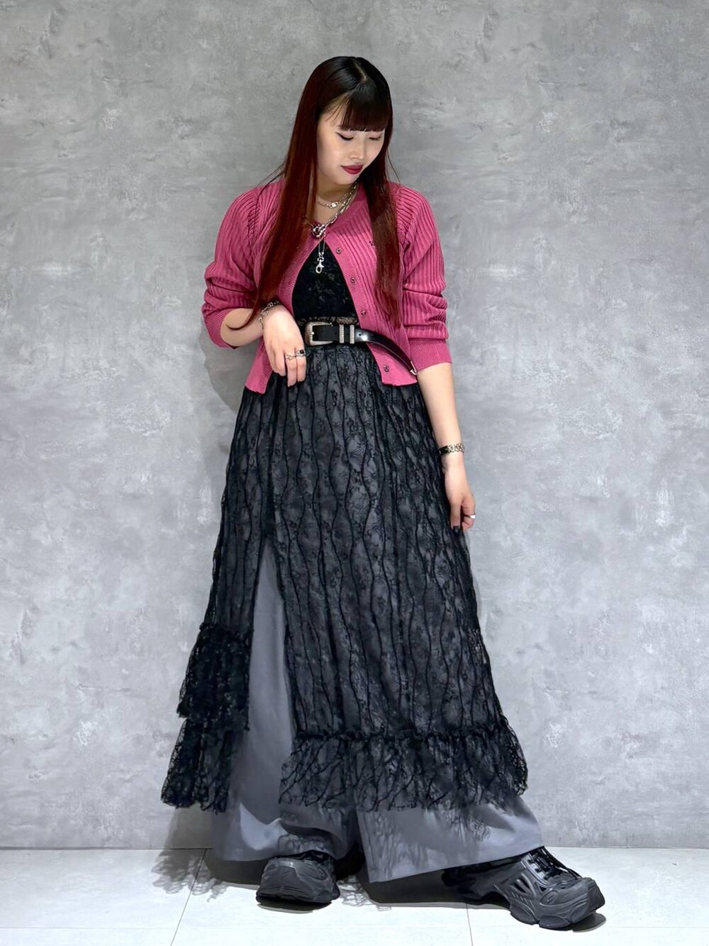 「骨格ストレート_PAGEBOY、ブルベ冬_PAGEBOY、カーディガン、モード、ストリート、きれいめ、カジュアル、ネックレス、ワンピース、スラックス、ワイドパンツ、ベルト」｜「PAGEBOYのモードバックルベルト3（ベルト、ブラック系）」を使った、りりりさん（レディース・157cm）の夏コーディネートの7枚目の写真