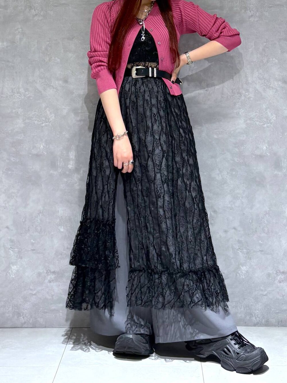 「骨格ストレート_PAGEBOY、ブルベ冬_PAGEBOY、カーディガン、モード、ストリート、きれいめ、カジュアル、ネックレス、ワンピース、スラックス、ワイドパンツ、ベルト」｜「PAGEBOYのモードバックルベルト3（ベルト、ブラック系）」を使った、りりりさん（レディース・157cm）の夏コーディネートの3枚目の写真