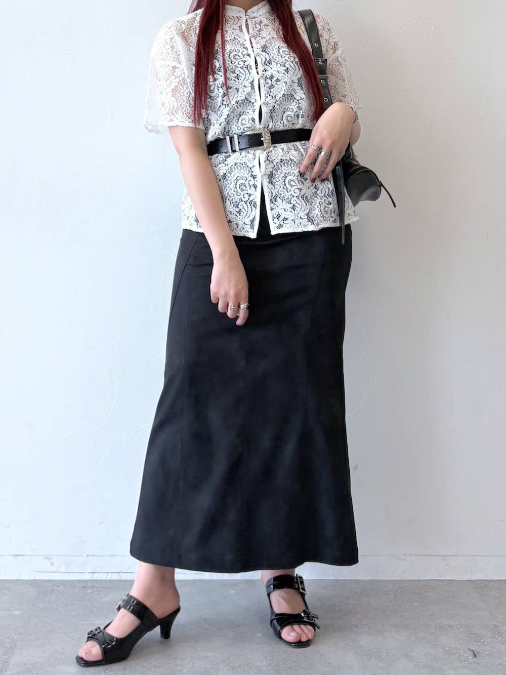 「モード、ストリート、きれいめ、カジュアル、ネックレス、骨格ストレート_PAGEBOY、ブルベ冬_PAGEBOY、シャツ、ブラウス、スカート、ベルト、バッグ」｜「PAGEBOYのモードバックルベルト3（ベルト、ブラック系）」を使った、りりりさん（レディース・157cm）の春コーディネートの9枚目の写真