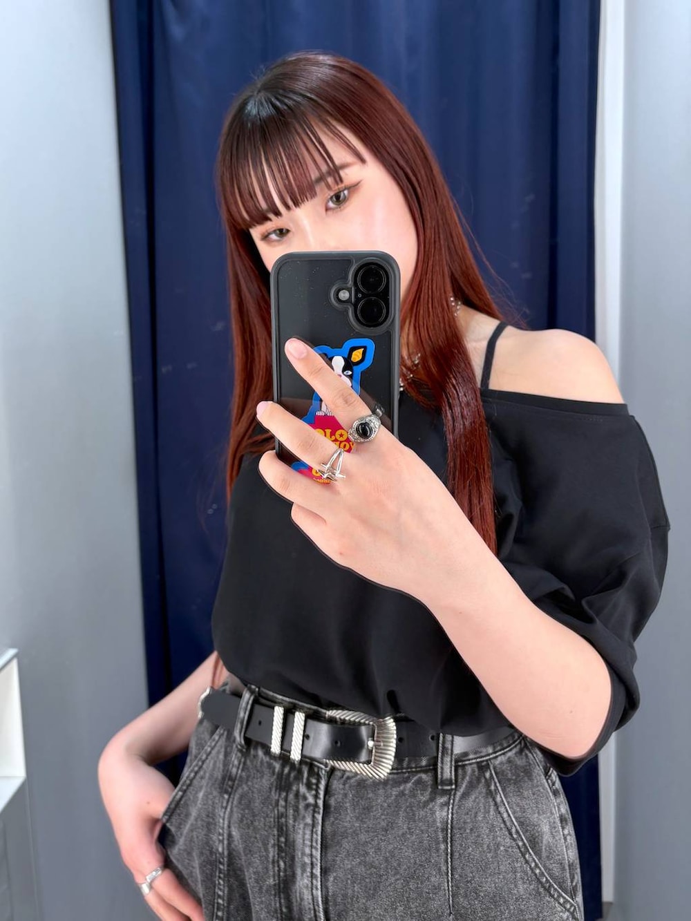 「モード、ストリート、きれいめ、カジュアル、ネックレス、骨格ストレート_PAGEBOY、ブルベ冬_PAGEBOY、Tシャツ、スカート、ベルト」｜「PAGEBOYのモードバックルベルト3（ベルト、ブラック系）」を使った、りりりさん（レディース・157cm）の春コーディネートの3枚目の写真