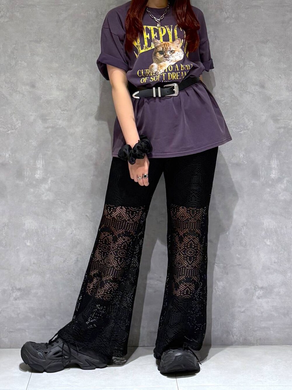 「モード、ストリート、きれいめ、カジュアル、骨格ストレート_PAGEBOY、ブルベ冬_PAGEBOY、Tシャツ、ベルト、フレアパンツ」｜「PAGEBOYのモードバックルベルト3（ベルト、ブラック系）」を使った、りりりさん（レディース・157cm）の夏コーディネートの7枚目の写真