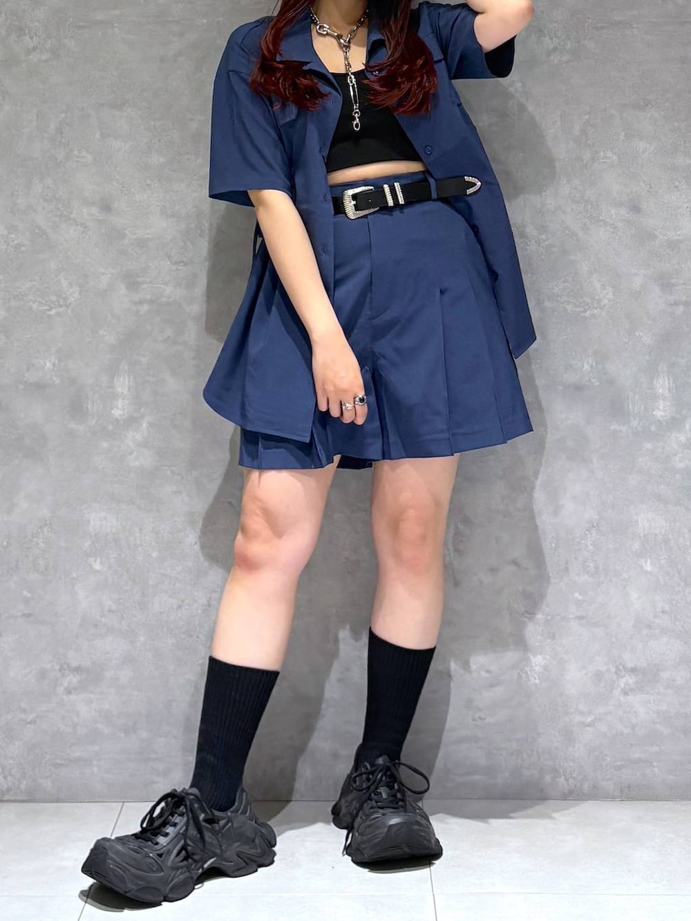 「モード、ストリート、きれいめ、カジュアル、ネックレス、骨格ストレート_PAGEBOY、ブルベ冬_PAGEBOY、シャツ、ジャケット、ショートパンツ、インナー、ベルト、キャミソール」｜「PAGEBOYのモードバックルベルト3（ベルト、ブラック系）」を使った、りりりさん（レディース・157cm）の夏コーディネートの3枚目の写真