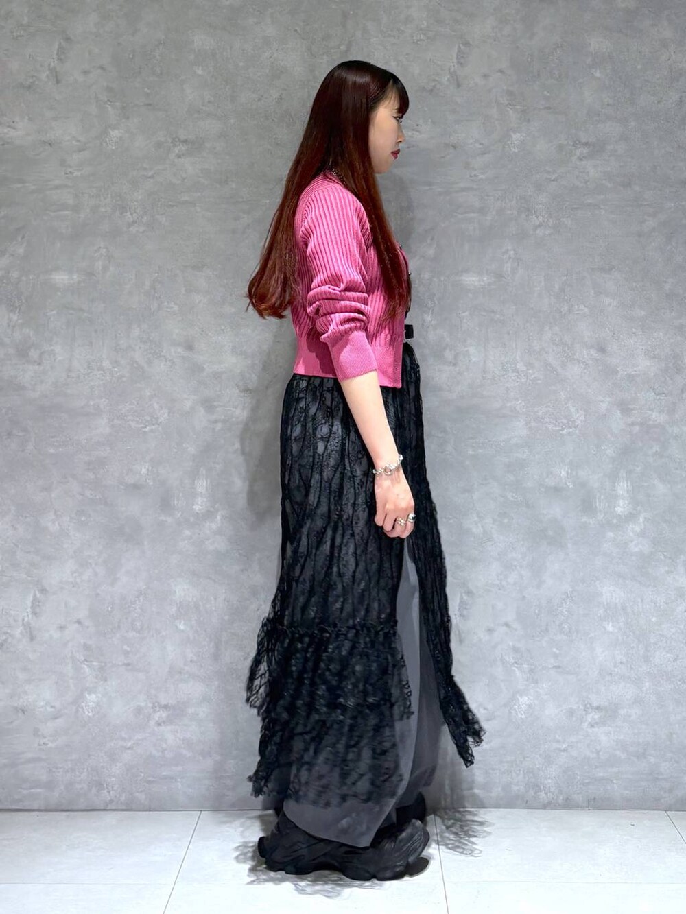 「骨格ストレート_PAGEBOY、ブルベ冬_PAGEBOY、カーディガン、モード、ストリート、きれいめ、カジュアル、ネックレス、ワンピース、スラックス、ワイドパンツ、ベルト」｜「PAGEBOYのモードバックルベルト3（ベルト、ブラック系）」を使った、りりりさん（レディース・157cm）の夏コーディネートの4枚目の写真
