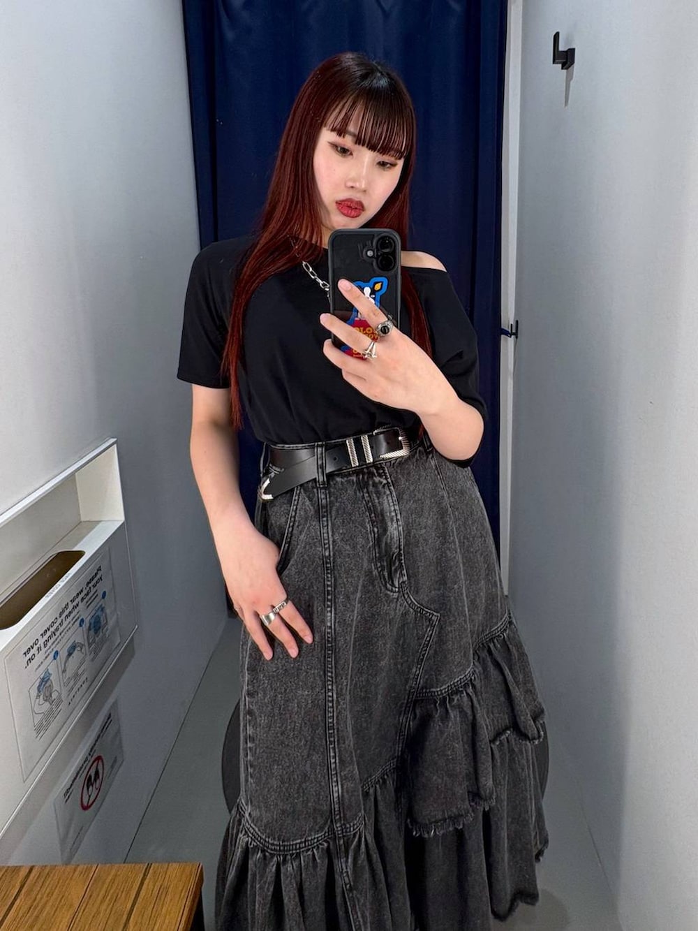 「モード、ストリート、きれいめ、カジュアル、ネックレス、骨格ストレート_PAGEBOY、ブルベ冬_PAGEBOY、Tシャツ、スカート、ベルト」｜「PAGEBOYのモードバックルベルト3（ベルト、ブラック系）」を使った、りりりさん（レディース・157cm）の春コーディネートの2枚目の写真