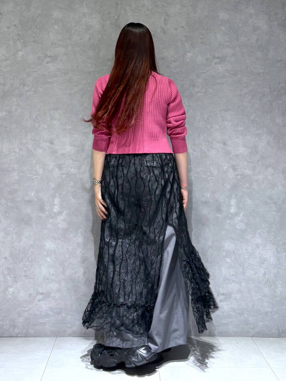 「骨格ストレート_PAGEBOY、ブルベ冬_PAGEBOY、カーディガン、モード、ストリート、きれいめ、カジュアル、ネックレス、ワンピース、スラックス、ワイドパンツ、ベルト」｜「PAGEBOYのモードバックルベルト3（ベルト、ブラック系）」を使った、りりりさん（レディース・157cm）の夏コーディネートの5枚目の写真