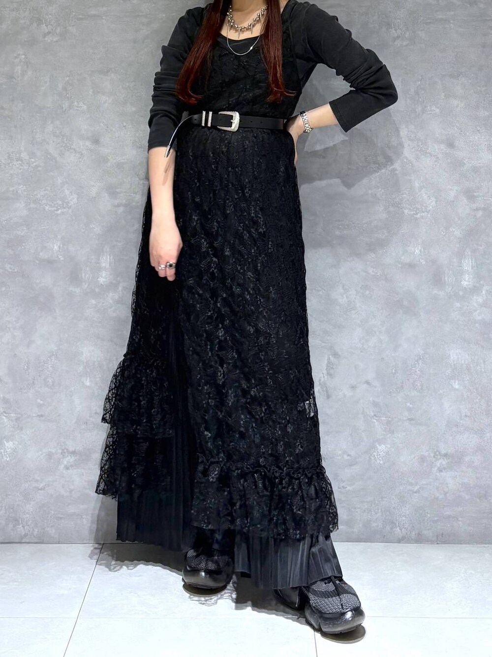 「モード、ストリート、きれいめ、カジュアル、ネックレス、骨格ストレート_PAGEBOY、ブルベ冬_PAGEBOY、Tシャツ、ワンピース、キャミワンピース、ベルト」｜「PAGEBOYのモードバックルベルト3（ベルト、ブラック系）」を使った、りりりさん（レディース・157cm）の春コーディネートの2枚目の写真