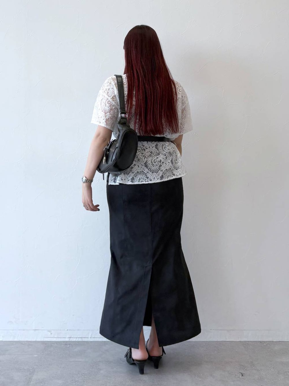 「モード、ストリート、きれいめ、カジュアル、ネックレス、骨格ストレート_PAGEBOY、ブルベ冬_PAGEBOY、シャツ、ブラウス、スカート、ベルト、バッグ」｜「PAGEBOYのモードバックルベルト3（ベルト、ブラック系）」を使った、りりりさん（レディース・157cm）の春コーディネートの6枚目の写真