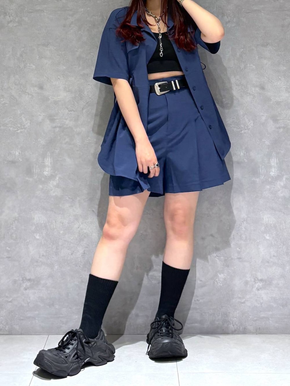 「モード、ストリート、きれいめ、カジュアル、ネックレス、骨格ストレート_PAGEBOY、ブルベ冬_PAGEBOY、シャツ、ジャケット、ショートパンツ、インナー、ベルト、キャミソール」｜「PAGEBOYのモードバックルベルト3（ベルト、ブラック系）」を使った、りりりさん（レディース・157cm）の夏コーディネートの8枚目の写真