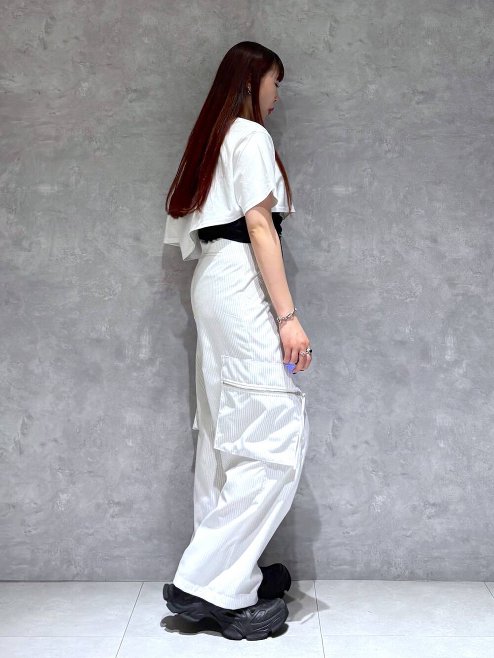 「ブルベ冬_PAGEBOY、Tシャツ、スラックス、ベルト、モード、ストリート、きれいめ、カジュアル、ネックレス、骨格ストレート_PAGEBOY」｜「PAGEBOYのモードバックルベルト3（ベルト、ブラック系）」を使った、りりりさん（レディース・157cm）の夏コーディネートの6枚目の写真